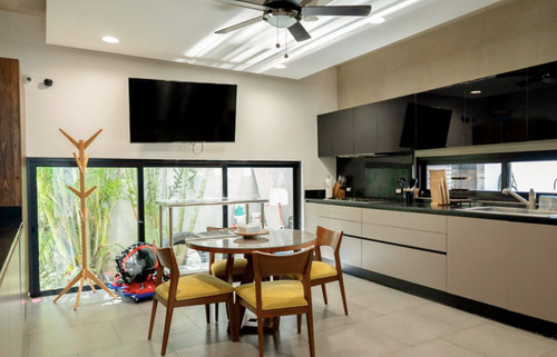 Casa En Venta En Calle Privada Ubicada En Temozón Norte, Mérida.