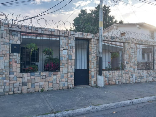 Se Vende Amplia Casa En Urbanizacion Fundacion Mendoza, Se Oportunidad 007jsc