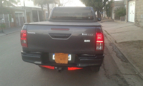 Imagen 3 de 11 de Toyota Hilux 2.4 Cd Dx 150cv 4x2 2016