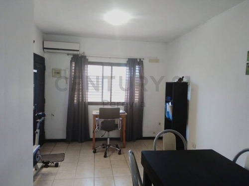 Imagen 6 de 30 de 132 Entre 64 Y 65. Departamento De Dos Dormitorios En Venta, Los Hornos.-