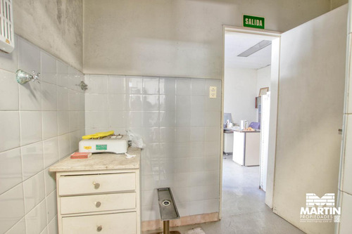 Galpón De 500m2 Con Tres Oficinas Y Vestuarios - Olivos