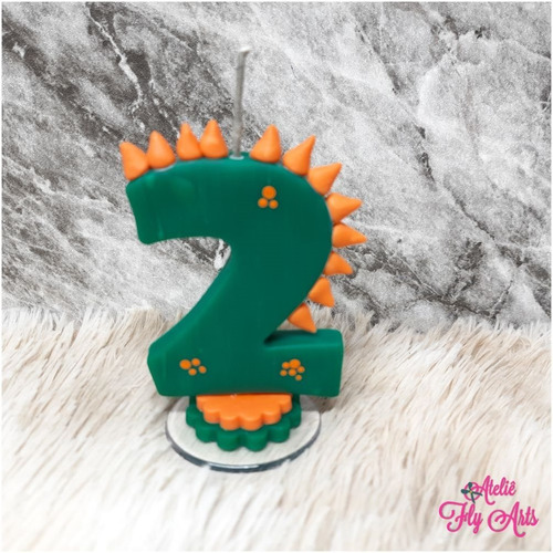 Imagem 1 de 2 de Vela Decorada Em Biscuit Aniversario Dinossauro