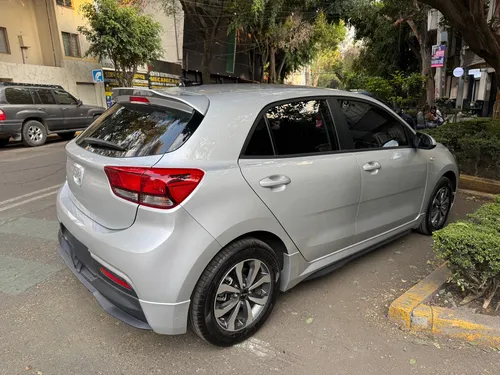Kia Rio 1.6 Lx Hatchback At