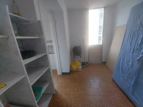 Venta Economico Apartamento Urb, Calicanto Maracay , Agua De Pozo , Piso Alto, Estado Aragua 022js