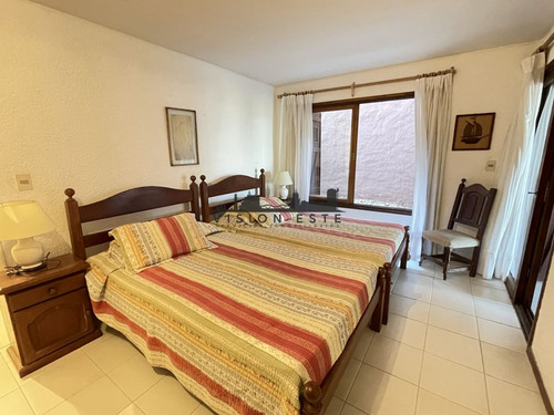 Apartamento En Venta En Manantiales, Primera Linea 3 Dormitorios