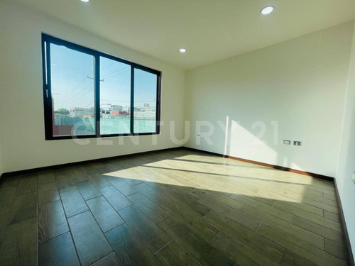 Venta Casa En Frac Sendero Del Fresno 3 Recamaras, 4 Baños, Con Jardín, Puebla