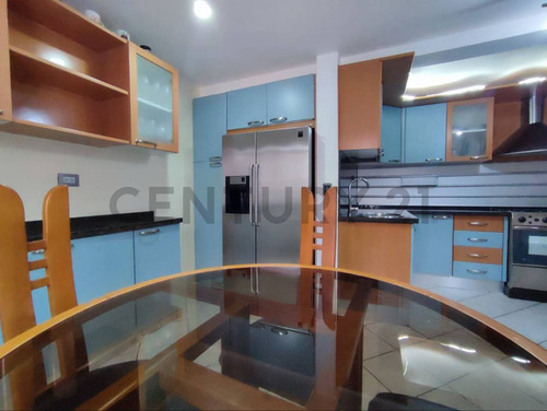 Amplio Townhouse Ubicado En C.r Villas De Oriente