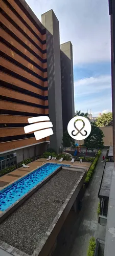 Apartamento Con Parqueadero Privado Y Cuarto Útil.