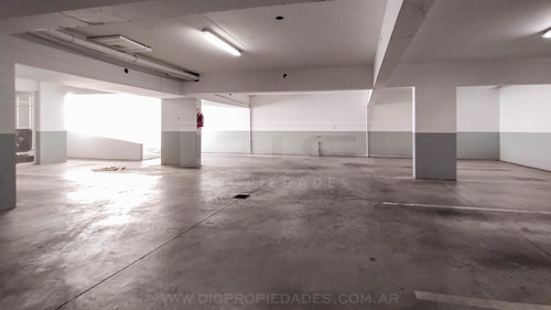 Excelente Cochera Cubierta En Planta Baja Sobre Av. Maipu - Venta - Olivos