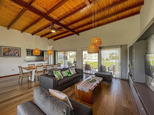 Imagen 4 de 30 de Casa De 3 Dormitorios Con Pileta En Puerto Roldán