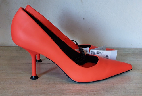 Imagen 4 de 9 de Zapatos Clasicos Tipo Stiletto Escote Zara Nuevos Sin Uso