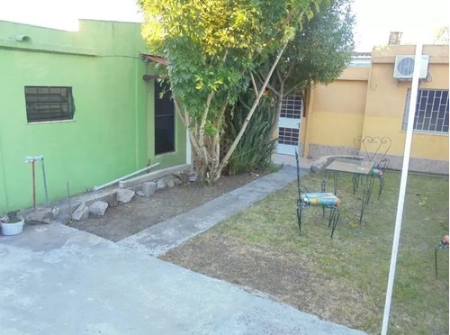 Imagen 1 de 5 de Lindo Apto Tipo Casa De 1 Dormitorio En Peñarol!