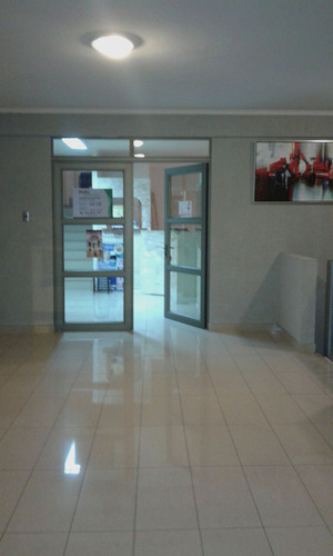 Oficina Local Dos Pisos Dentro De Edificio