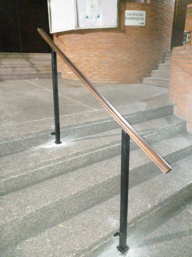 Pasamanos De Madera Y Hierro