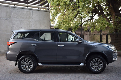 Imagen 5 de 17 de Toyota Sw4 Srx A/t 7 Asientos 2023 0km