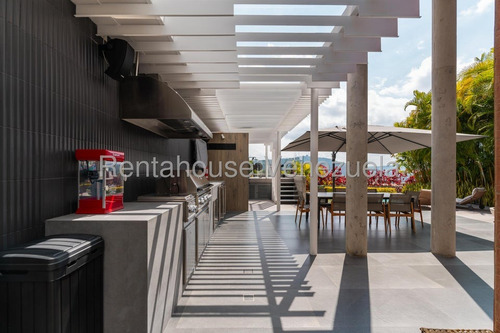 Espectacular Casa En Venta Ubicada En Alto Hatillo 25-18002