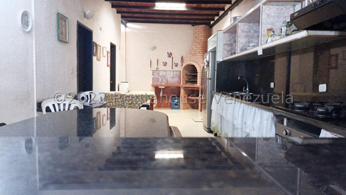 Linda Y Conservada Casa En Urbanismo Privado La Piedad Norte Cabudare Gabriela C