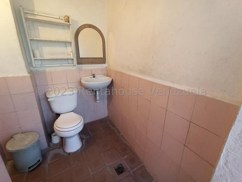 Casa En Venta De 3 Niveles La Cooperativa Maracay 25-15196 Apd