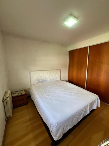Departamento De 2 Dormitorios En Alquiler En 48 E/ 24 Y 25