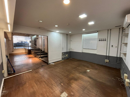 Imagen 6 de 14 de Excelente Local Comercial En Arenal Grande, 100 M2 De Salón, 80 M2 De Deposito 7 Mts De Frente, Gran Visibilidad!!