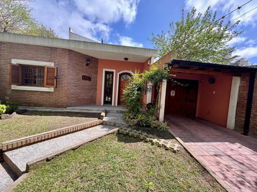 Casa En Venta De 3 Ambientes En Ranelagh. Acepta Financiacion
