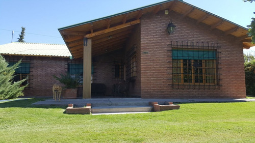 Vendo Casa En San Rafael Con Hermoso Parque Y Piscina, Cerca De Valle Grande