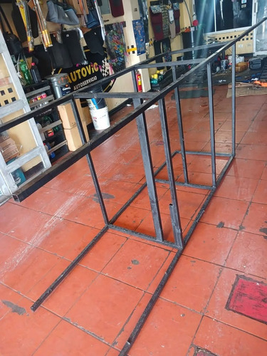 Estructura De Metal, Tipo Estante Para Poner Llantas ¢10.000 (Usado)
