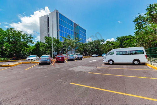 Oficna En Venta En Humana Workcenter, Playa Del Carmen.