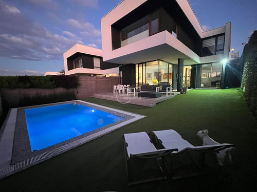 Casa En Venta En Exclusivo Condominio De Concón