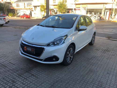 Peugeot 208 FELINE