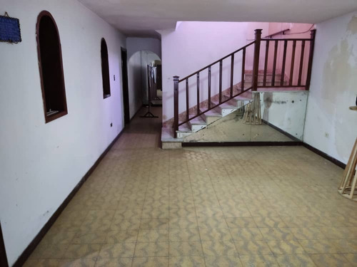 Josefina Toledo: Casa Comercial En Venta En La Viña, 466m², Para Ser Remodelada, Terreno Rectangular, Inmejorable Ubicación, 222544