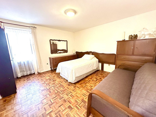 Casa En Los Alpes: Espacios Versátiles, Ubicación Perfecta Y Potencial Ilimitado