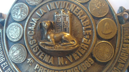 Antiguo Escudo Bronce Caja La Invulnerable Premio Paris 1889 (Usado)