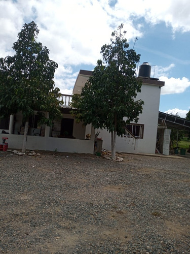 Vendo Enorme Casa De Dos Nivel En Santiago A Una Esquina De La Circunvalación Norte, República Dominicana