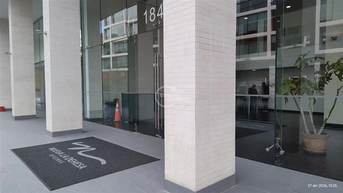 Arriendo Oficina, Avda. La Dehesa 85 M2 2 Estacion. 1 Bod.