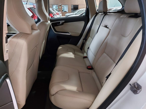 Volvo Xc60 2.4 D5 Momentum Diesel Awd 4p Automático