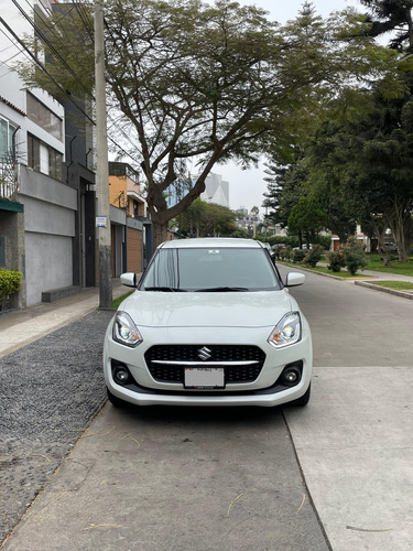 Suzuki Swift Hybrido Gl1.2 Mecanico 2024 10000 Km