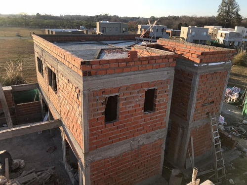 Imagen 5 de 6 de Casa Dos Plantas De 5 Ambientes - Santa Elena - Financiación