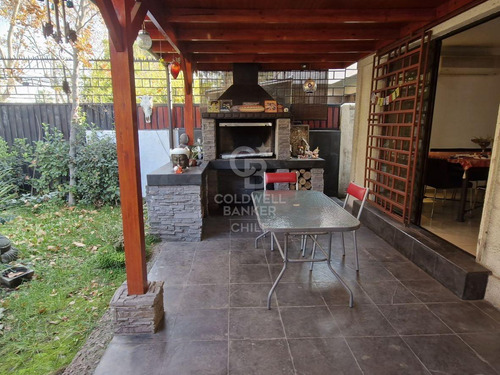 Casa En Ñuñoa Con 3 Dormitorios Y Gran Conectividad