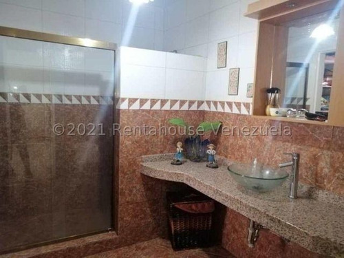 Imagen 9 de 30 de Mls #22-12709 Bella Quinta Con Amplios Espacios, En Calle Cerrada Con Vigilancia Las 24 Horas, Excelente Seguridad, 8 Puestos De Estacionamiento, Cerco Eléctrico, Amplio Deposito, Bello Jardín. Afm