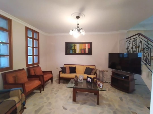 Imagen 2 de 10 de Cf Se Vende Casa Conj. Resd. Villa Consuelo. 65$