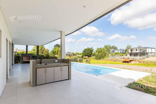 Imagen 14 de 30 de Casa En Venta A La Laguna En Canton Norte- Maroto Propiedades-