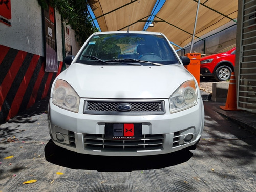 Imagen 2 de 15 de Ford Fiesta 2010 1.6 Ambiente Mp3