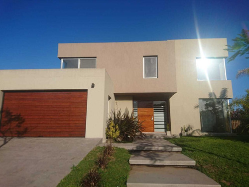 Alquiler Residencial De 6 Amb. En Barrio El Golf.