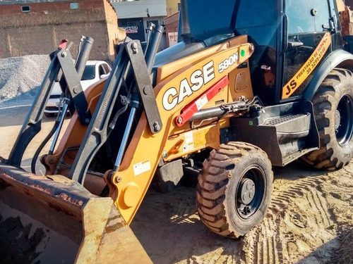 Imagem 2 de 10 de Retroescavadeira Case 580n Ano 2019
