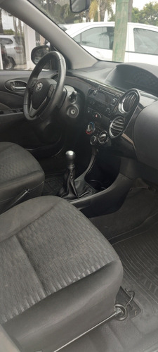 Imagen 13 de 15 de Toyota Etios 2016 1.5 Xls