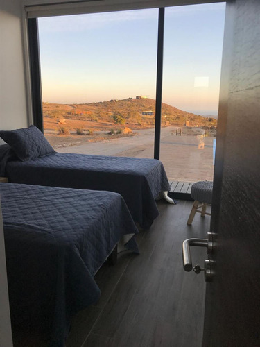 Casa Amoblada En Venta De 4 Dorm. En Los Molles