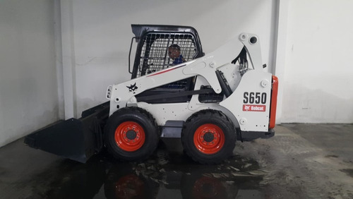 Minicarregadeira Bobcat S650 - 2014 - 2350hs - Aberta C/ Hf