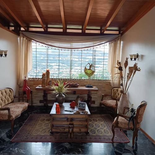 Ss: Vende Casa 24-13892 En Cumbres De Curumo De 832 M2. De 5h/7b/4pe