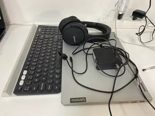 Laptop Ideapad C340 Con Teclado Y Audífonos Inalámbricos